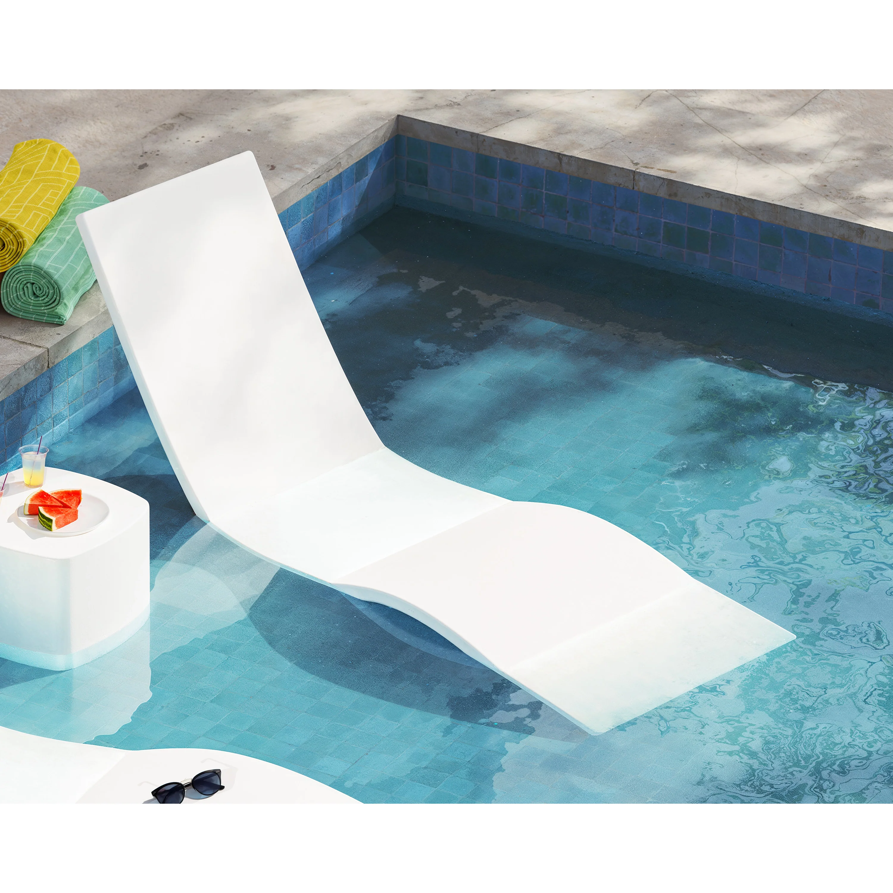 Laguna In-Pool Chaise Lounge - Image 10