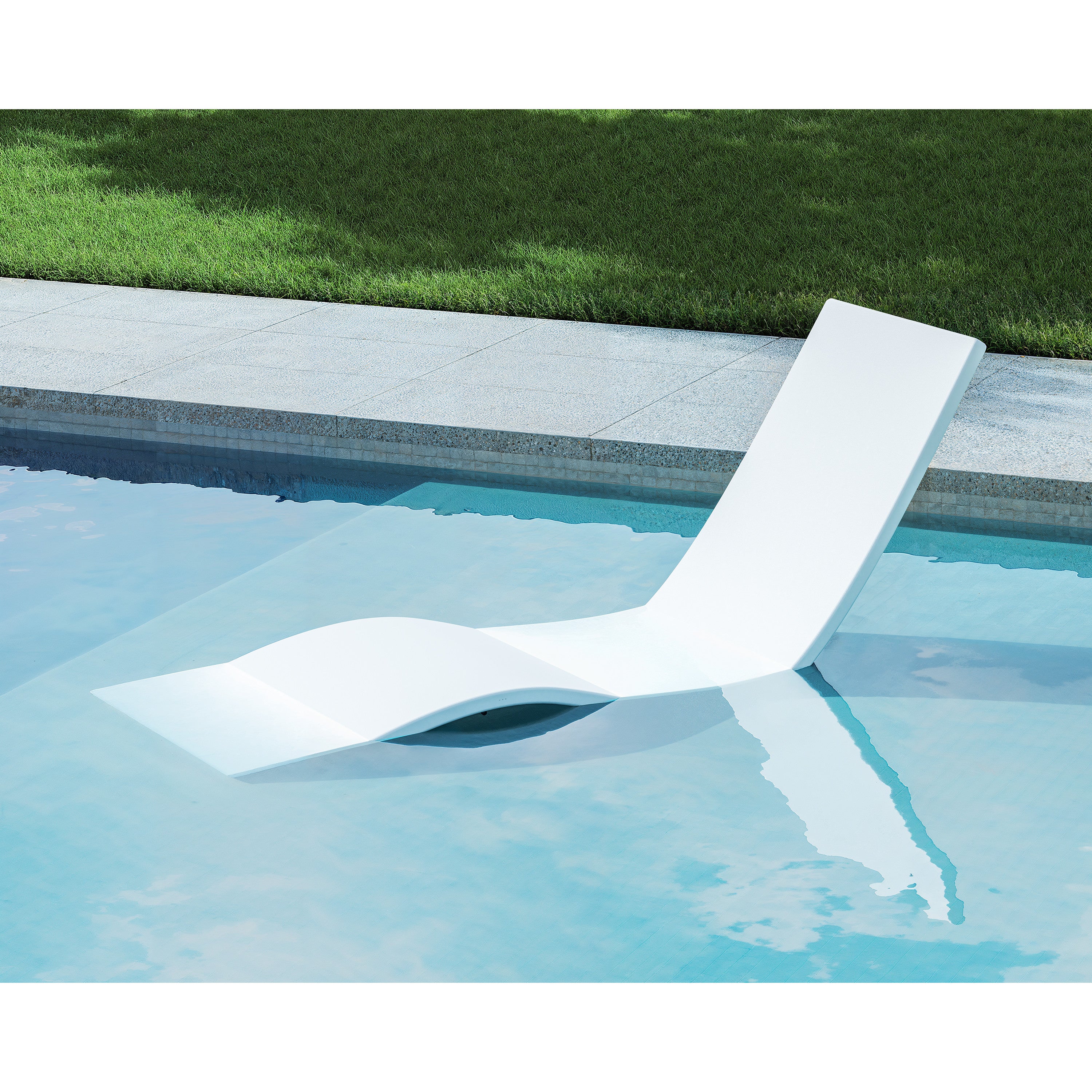 Laguna In-Pool Chaise Lounge - Image 13